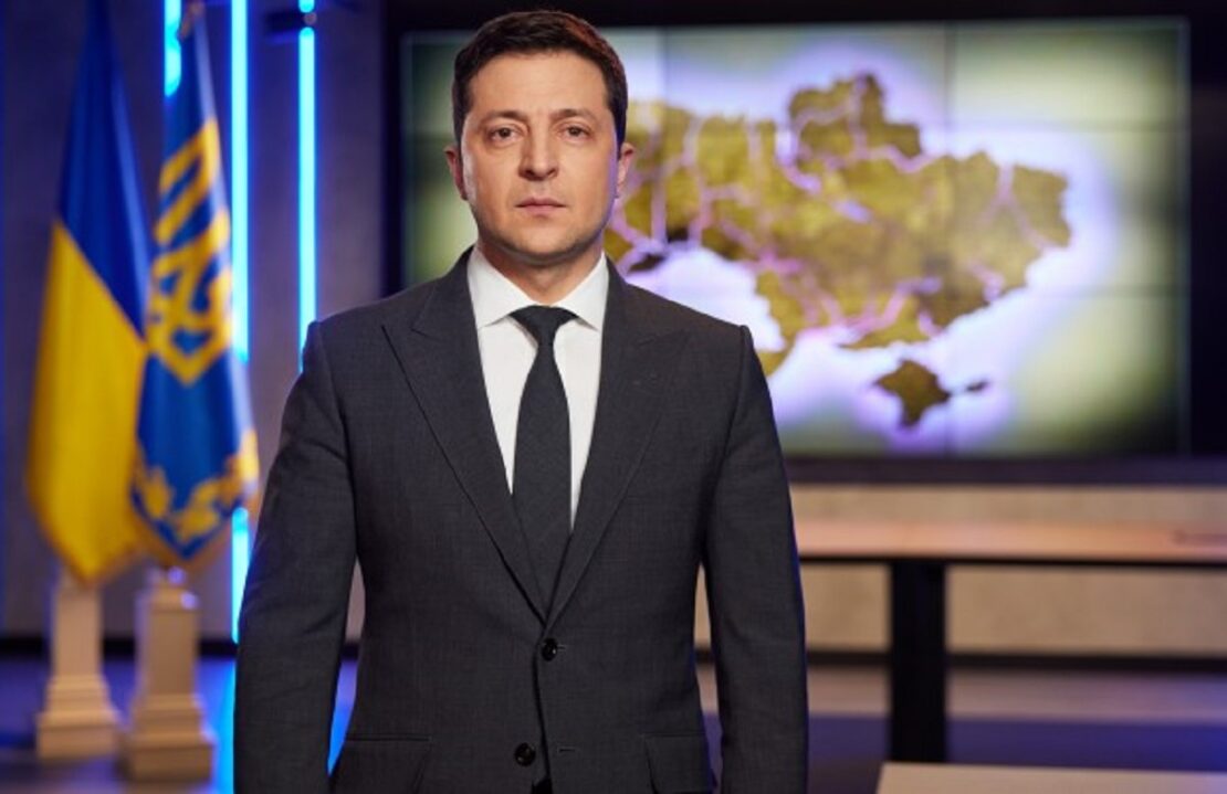 Армия и народ Украины держат оборону, — Президент Зеленский