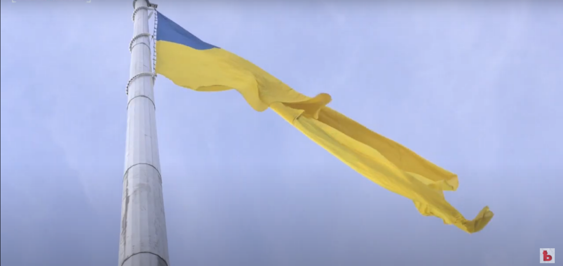 В Харькове подняли государственный флаг Украины - как символ единения