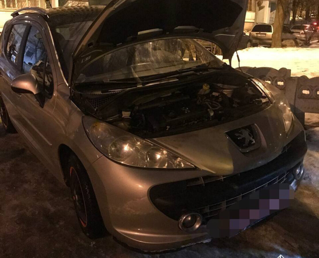 Вора автомобильных аккумуляторов задержали в Харькове на ул. Дружбы Народов