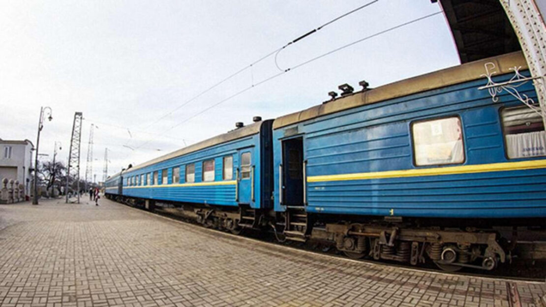 ЧП на железной дороге под Харьковом: электричка сбила мужчину