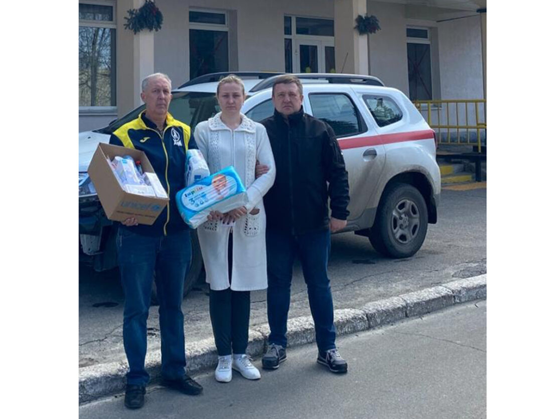 Сотрудники "ХТС" передали гуманитарную помощь детской больнице - война в Харькове