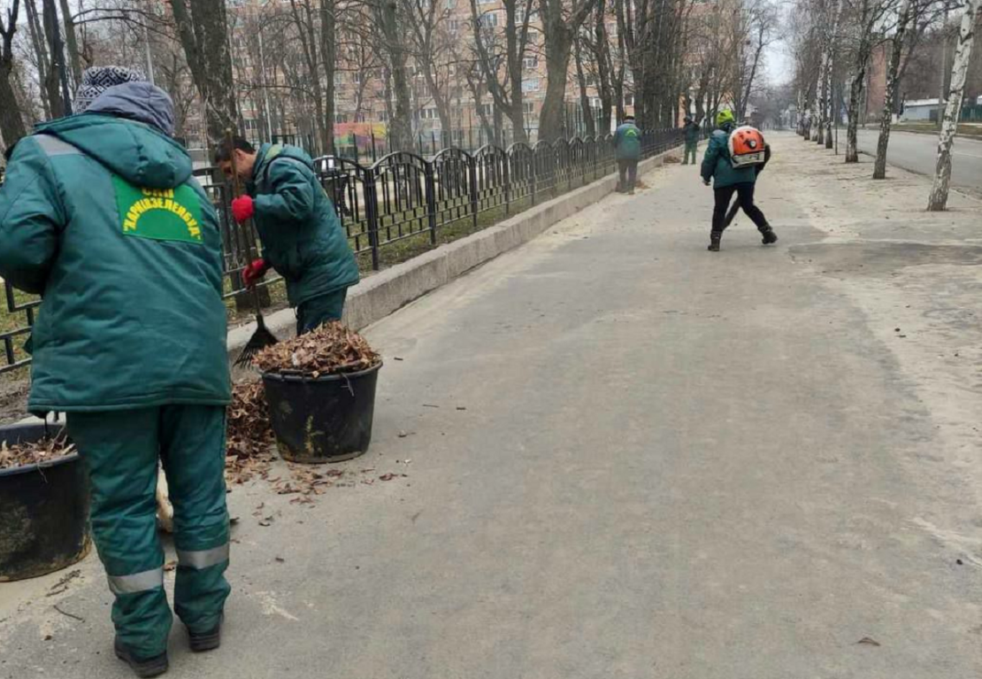 Война Харьков: Коммунальщики следят за чистотой и порядком