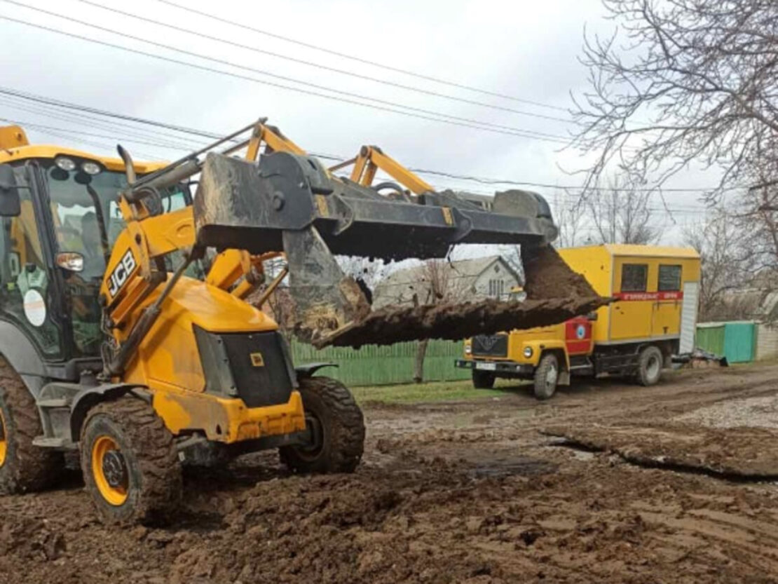Девять аварий на трубопроводах устранили харьковские коммунальщики 05.04.2022