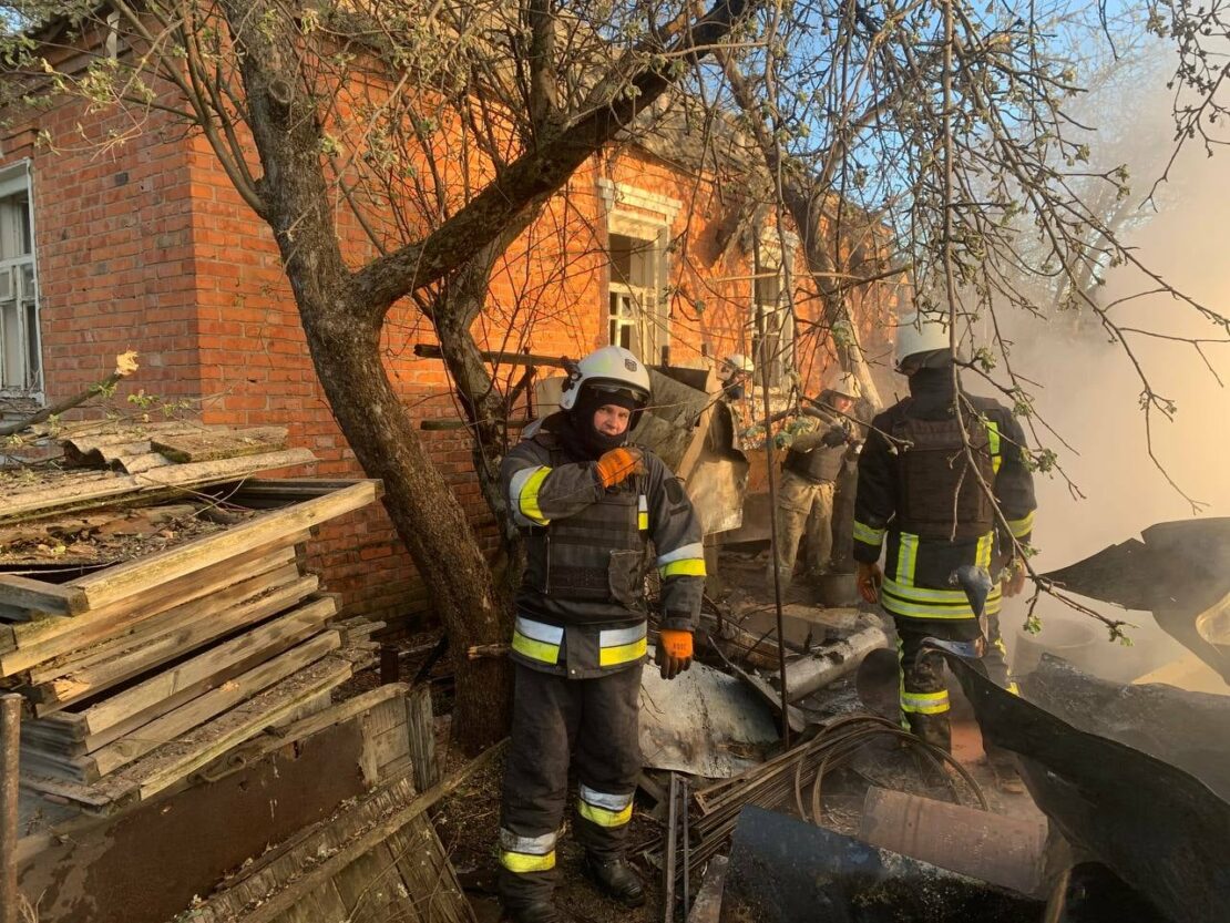 ГСЧС Харьков: Из-за обстрелов пожары возникли в Немышлянском, Киевском и Московском районах 