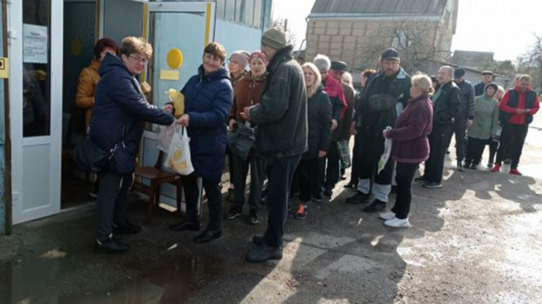 Жителям частных секторов Харькова доставляют гуманитарную помощь