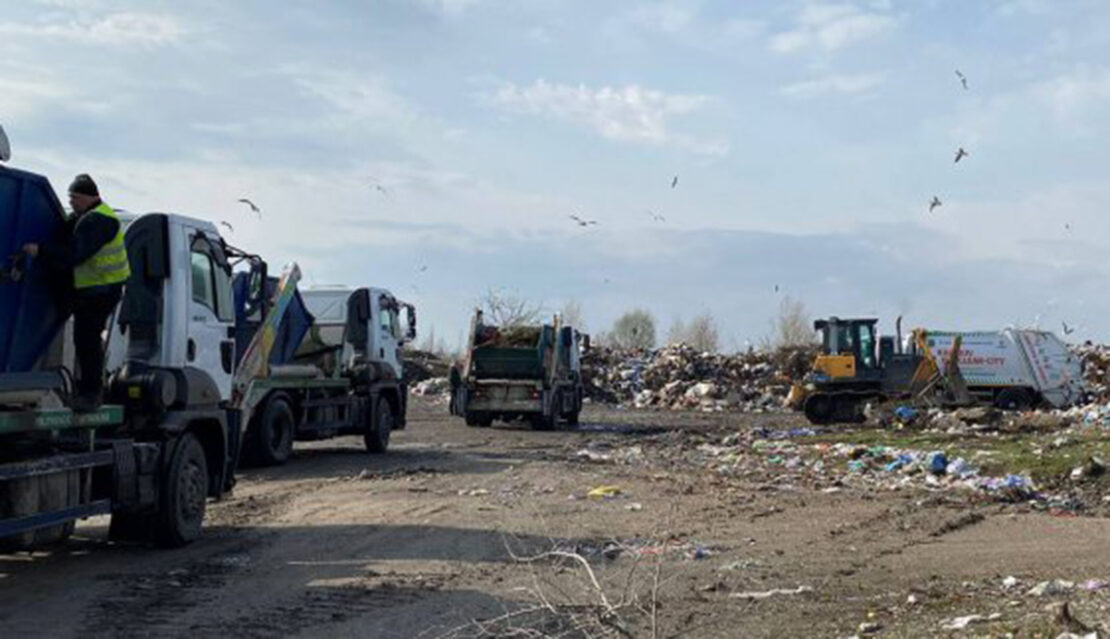 Война Харьков: В городе продолжается вывоз и сортировка мусора несмотря на обстрелы