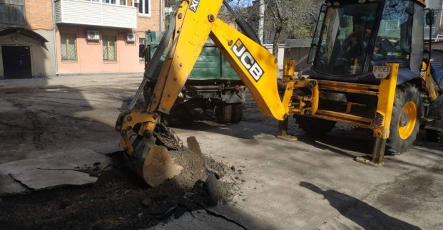 В Харькове продолжают устранять дефекты на теплосетях 