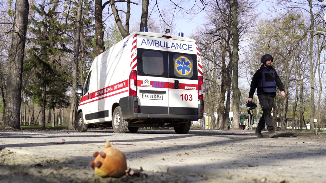Рискуя своими жизнями под обстрелами в Харькове, медисают жизни жителей города