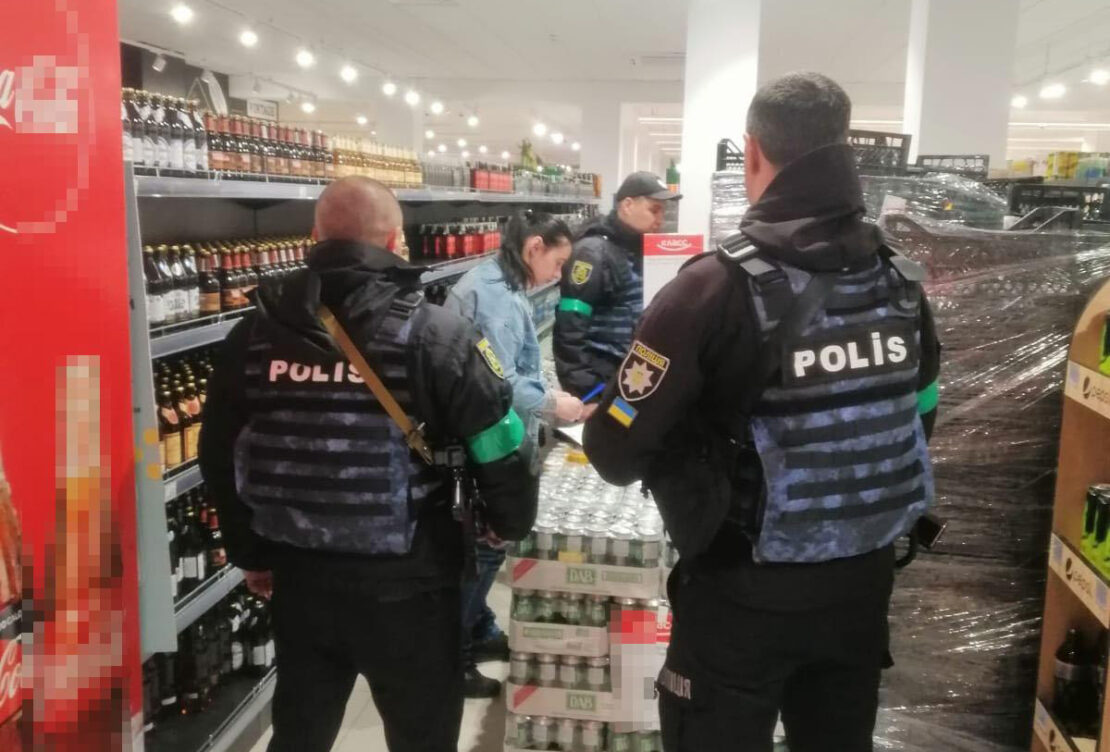 Война Харьков: Супермаркет на Алексеевке оштрафовали за торговлю спиртным