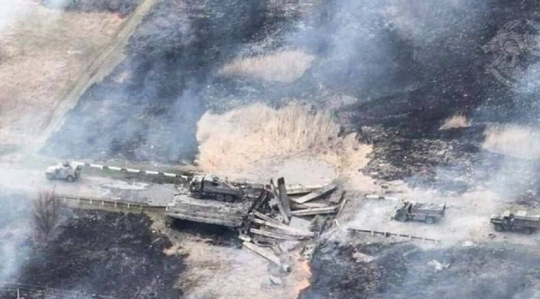 Взорван мост с военной техникой россиян в Харьковской области