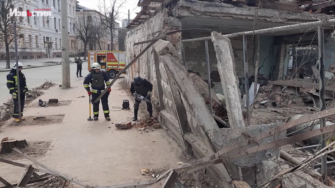 Харьков 10 апреля: Спасатели продолжают разбирать завалы в Харькове