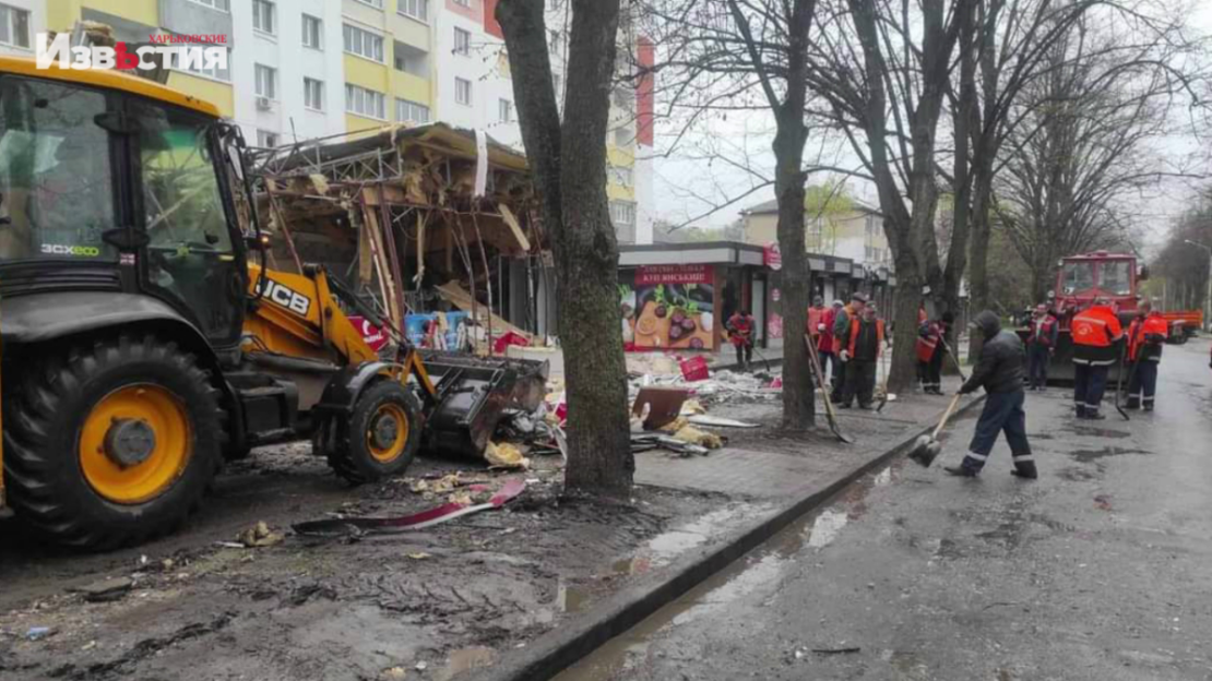 Харьков сегодня: коммунальщики убирают последствия вражеских обстрелов