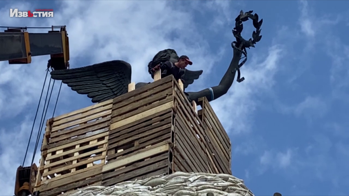 В Харькове укрывают памятники от разрушений - видео