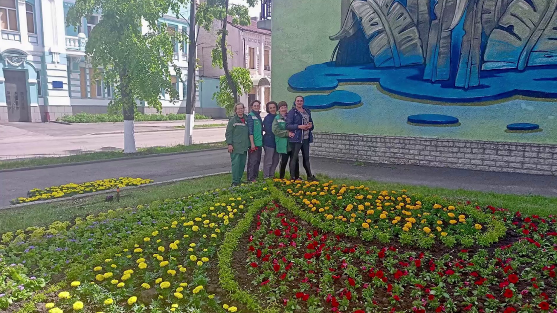 Харьков возвращают к жизни, озеленяют и ремонтируют детские площадки