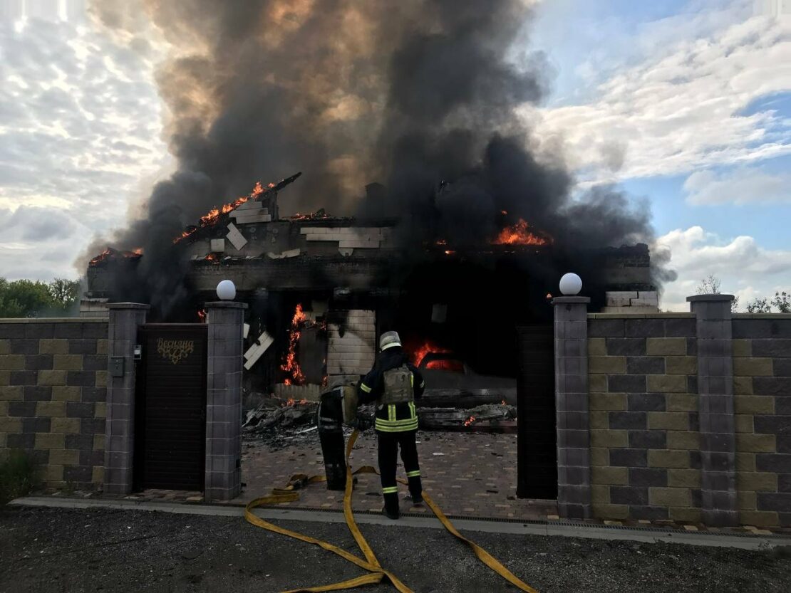 Пожары из-за обстрелов произошли в трех районах Харьковской области