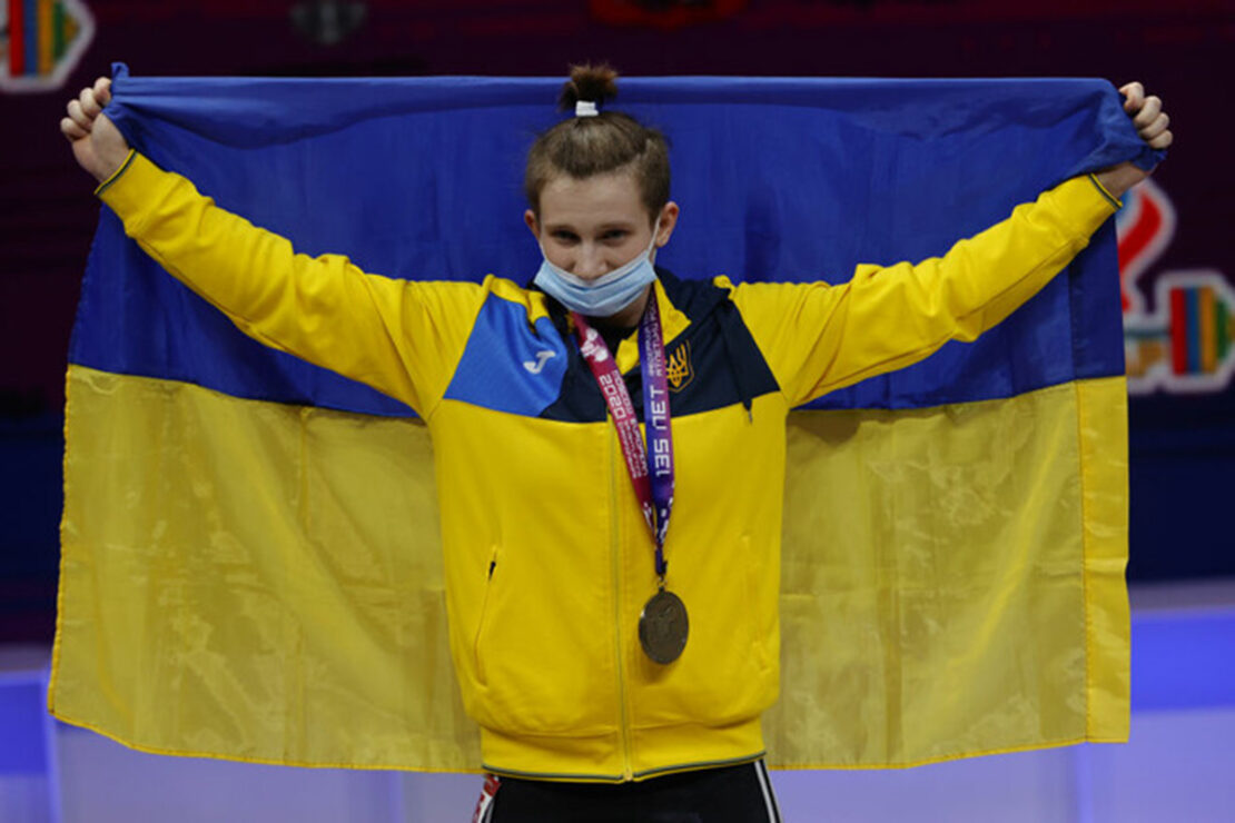 Спорт Харьков: Камила Конотоп завоевала второе место на чемпионате Европы по тяжелой атлетике