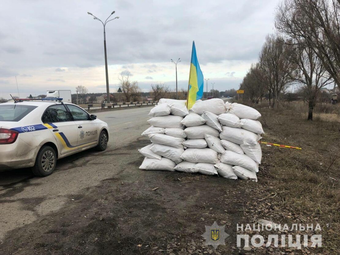 Война Харьков: На дорогах появились дополнительные препятствия