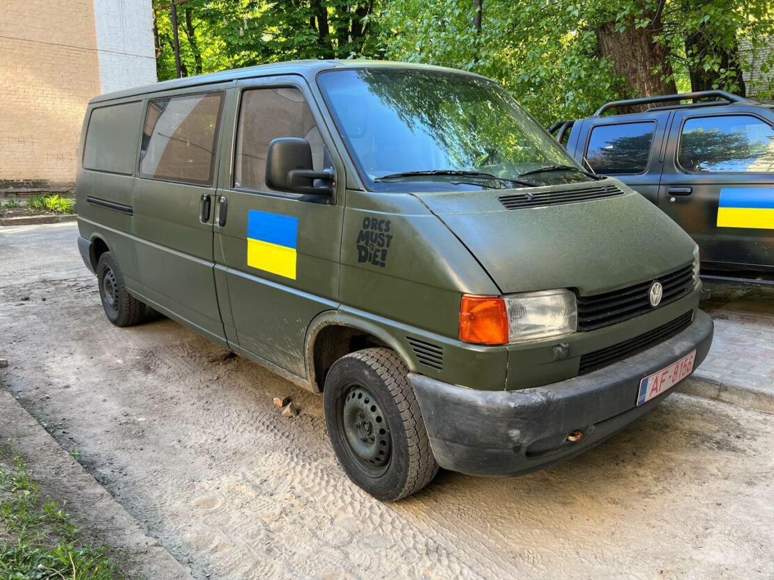 Война Харьков: Защитникам города передали 4 автомобиля 