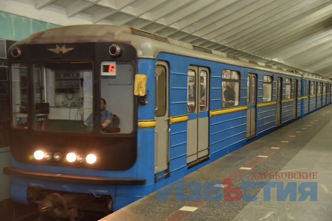 ФОТО Харьков война: Запуск метро - первый поезд и мэр с пассажирами