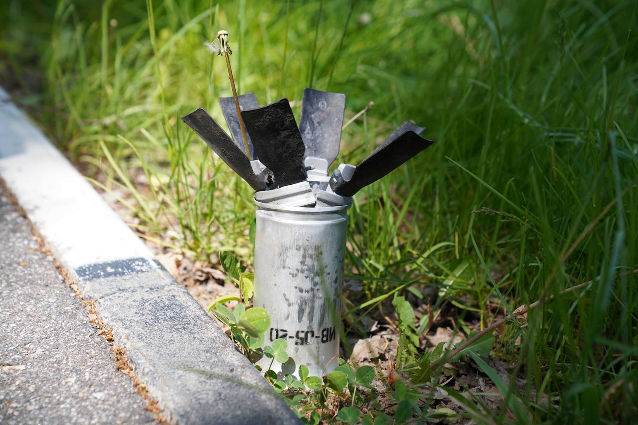 Война Харьков: В Лесопарке и на Мемориале убирают снаряды