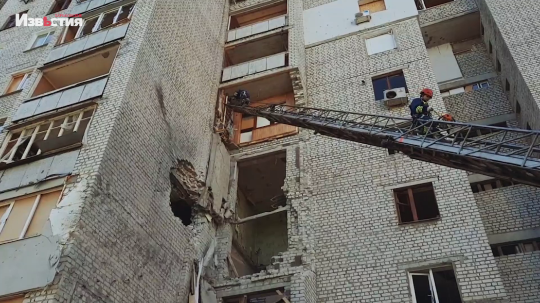 Война Харьков: Последствия обстрелов микрорайона «Солнечный» продолжают ликвидировать спасатели