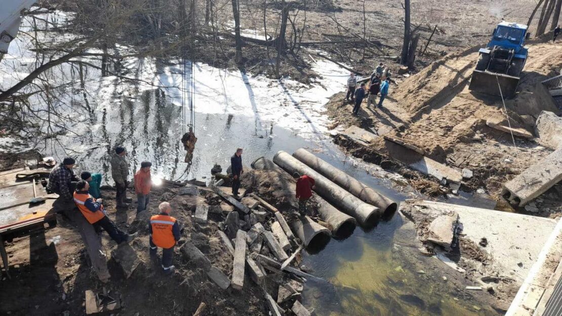 Война в Харьковской области: Объезды на месте двух разрушенных мостов