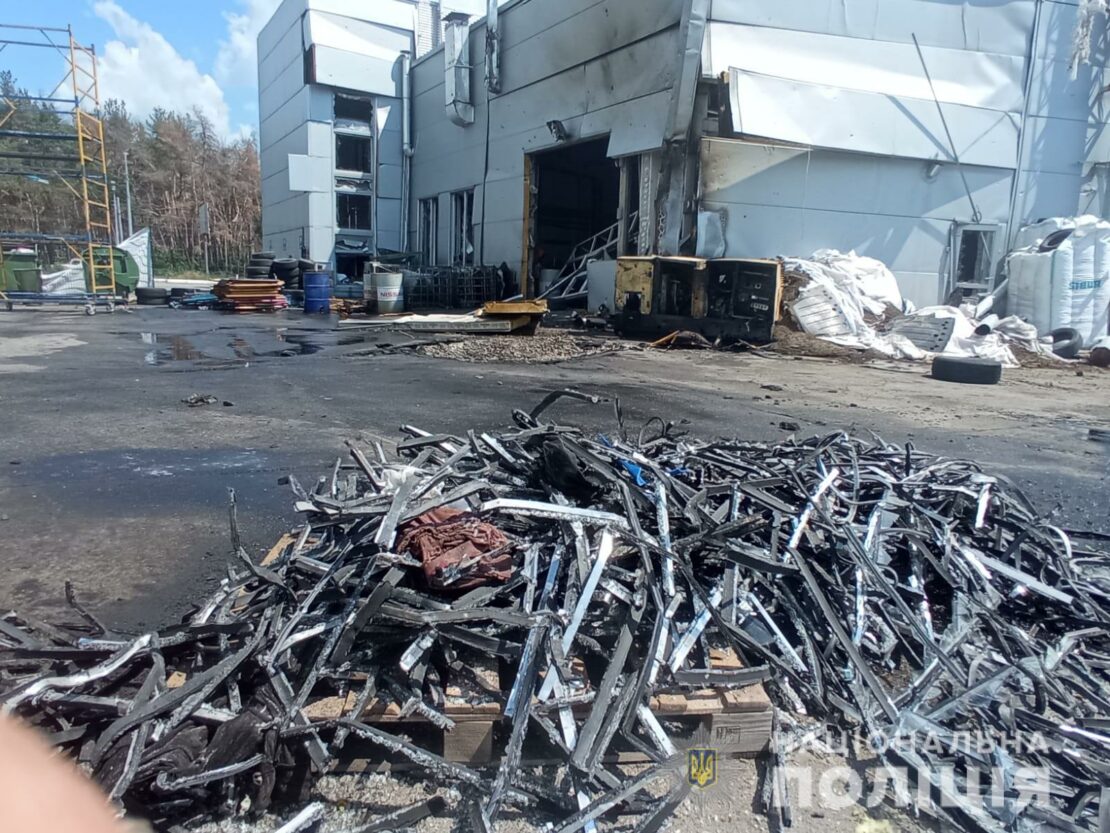 Обстріли Харкова: Ракета знищила автосалон Nissan на Салтівці