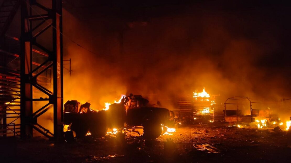 Обстрелы Харьковской области: ранены дети в Малиновке, возник пожар на предприятии 