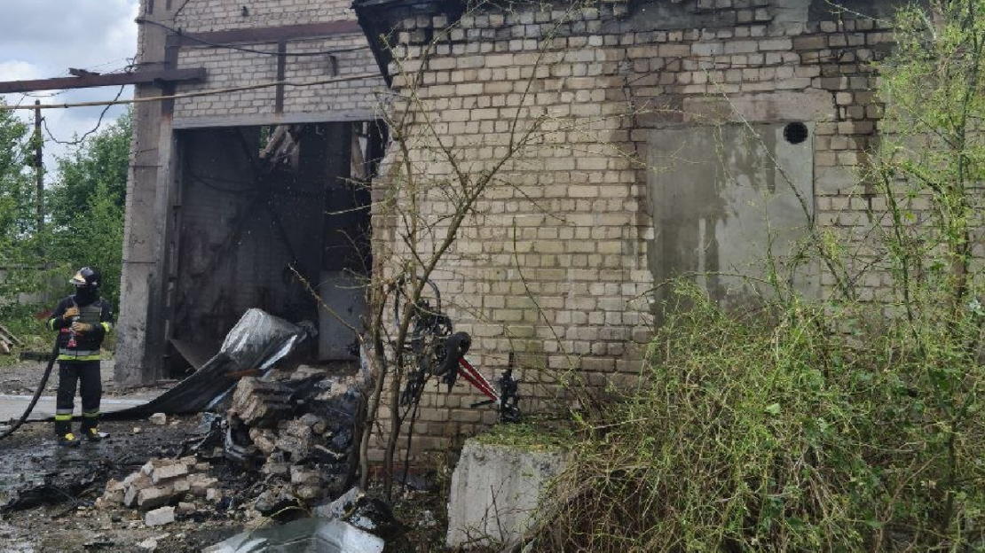 Війна Харків: Снаряд влучив у підприємство в Немишлянському районі - трапилася пожежа