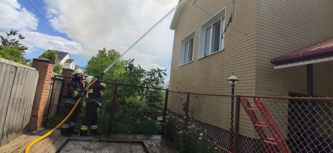 Войска рф интенсивно обстреляли Малоданиловскую громаду — возникли два пожара