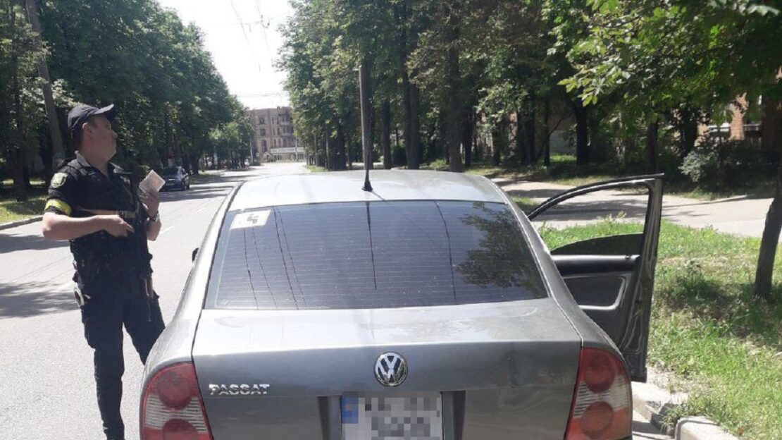 Новини Харкова: Виявили водія з підробленими документами на авто 