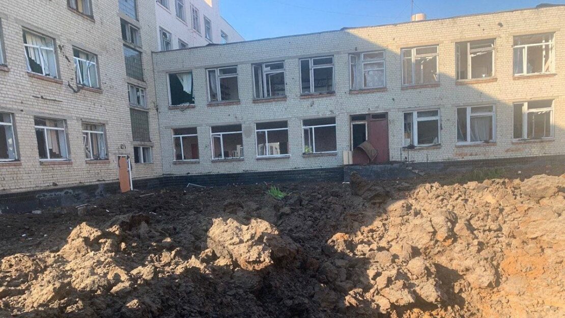 Ракетні обстріли Харкова: Постраждали школа та офісна будівля