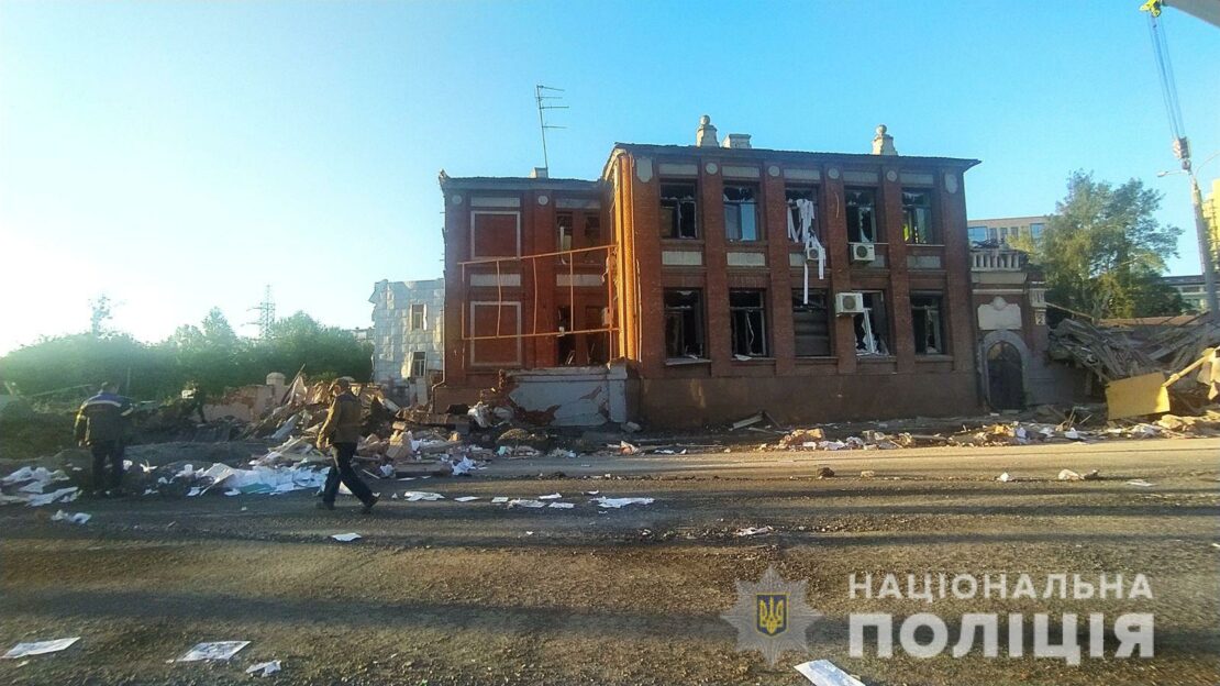 Наслідки ворожих обстрілів у Київському районі Харкова (фото)