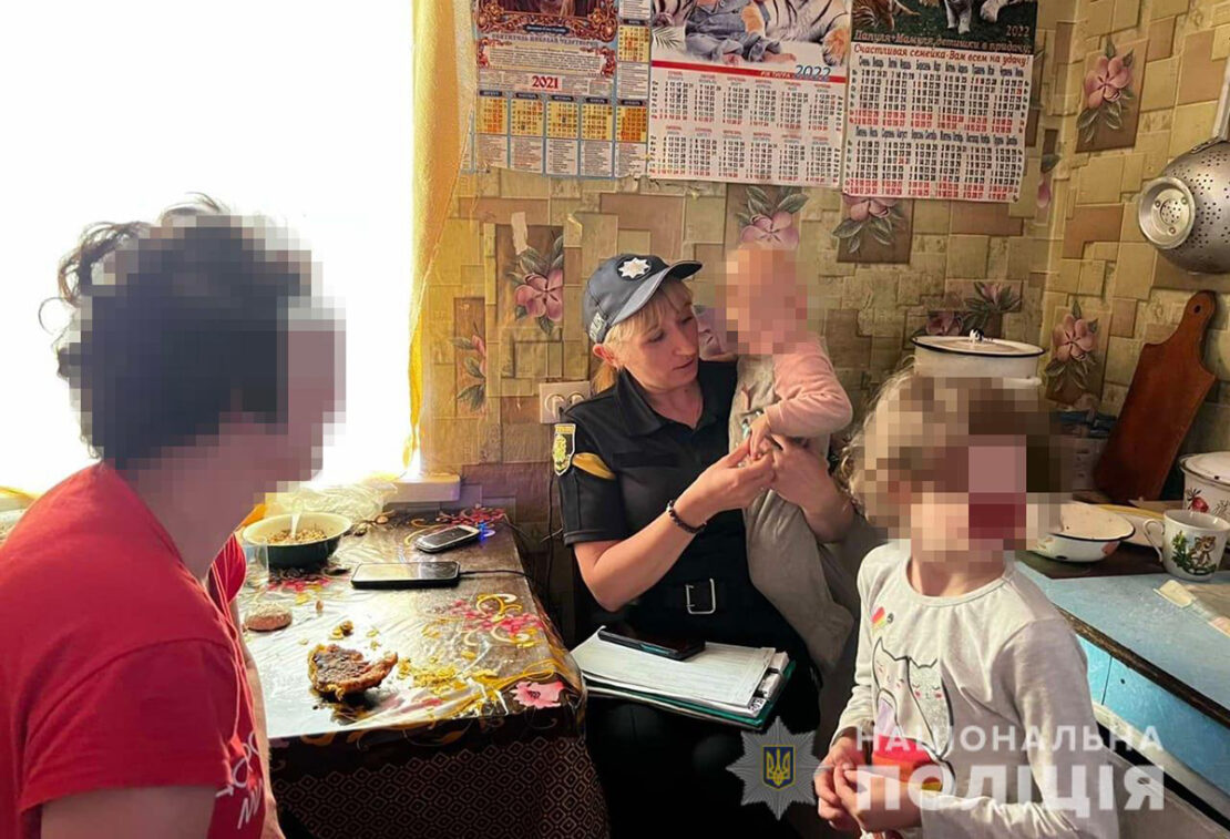 Новини Харківщини: П'яна мати морила дітей голодом у місті Валки