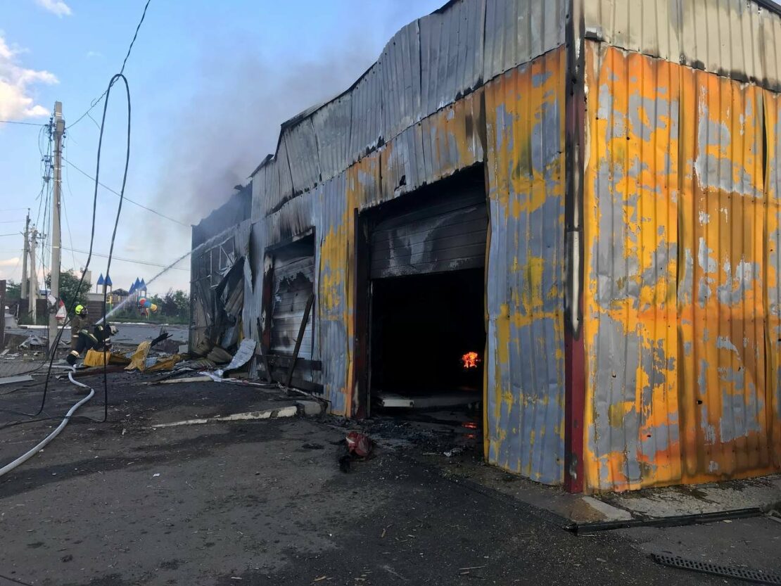 Новини Харкова: Рятувальники ДСНС ліквідували 10 пожеж, спричинених обстрілами