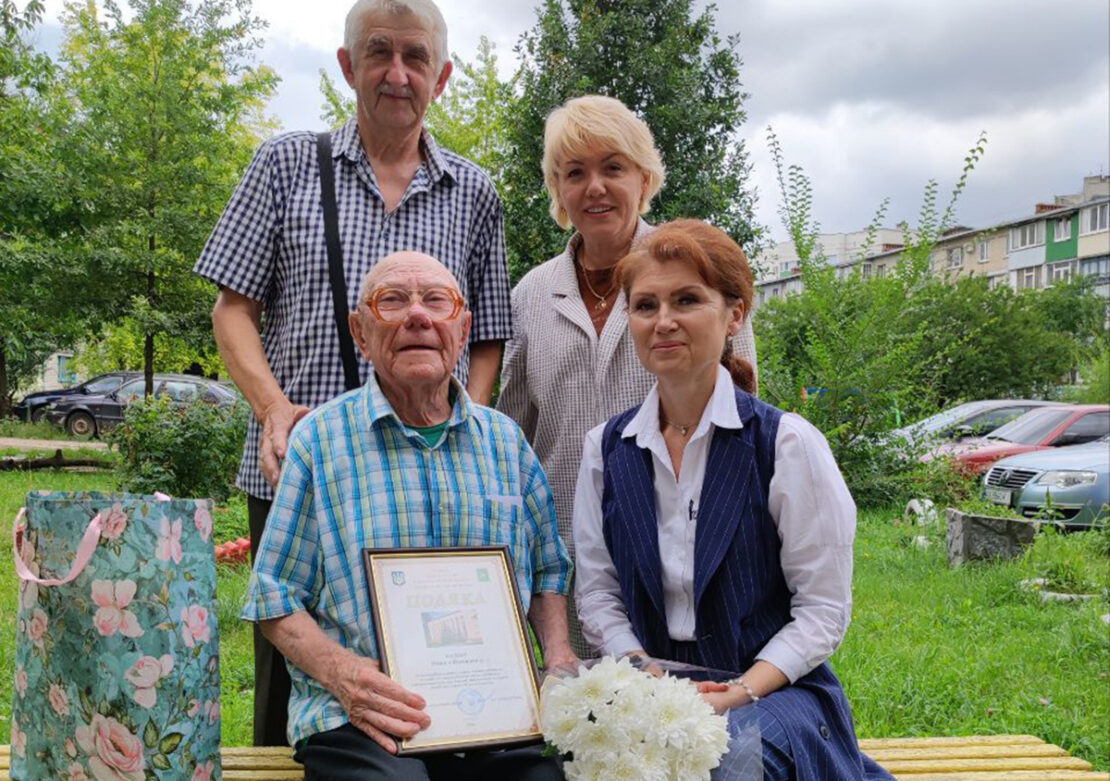 Новини Харкова: Жителя Індустріального району привітали з ювілеєм 95 років