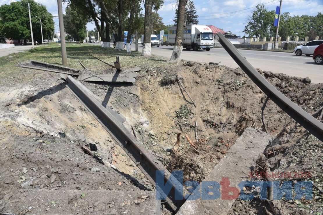 ФОТО Харків війна: Ракетний удар по навчальному закладу у Холодногірському районі - зруйновані трамвайні колії