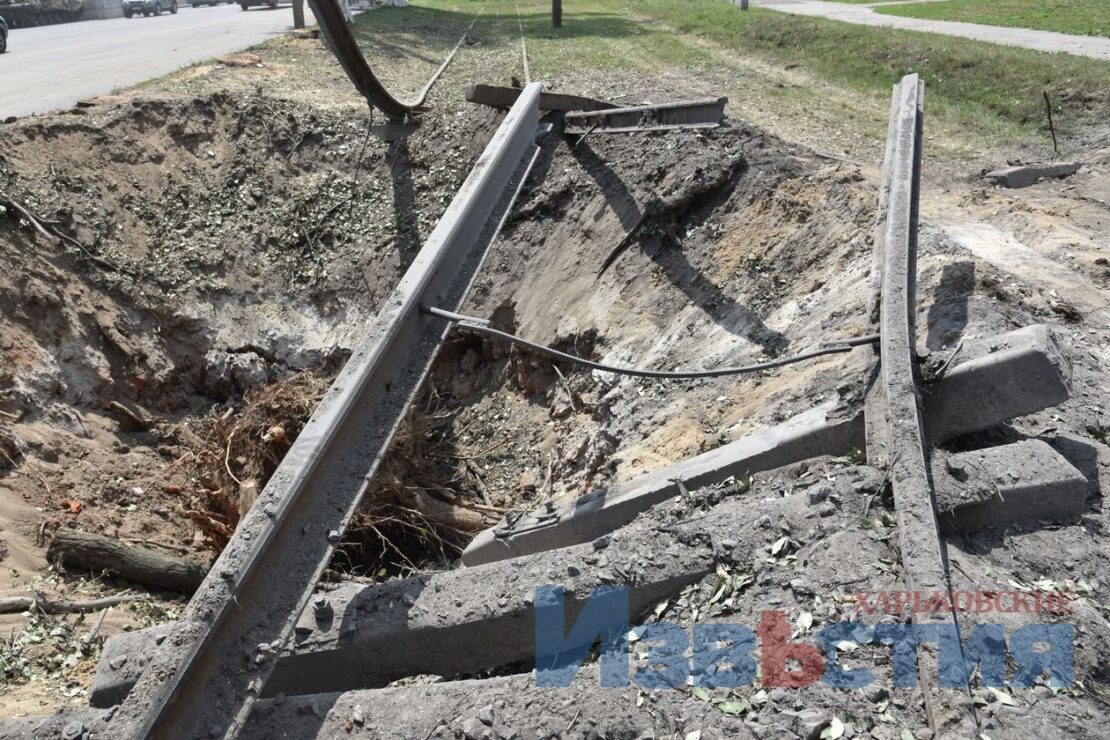 ФОТО Харків війна: Ракетний удар по навчальному закладу у Холодногірському районі - зруйновані трамвайні колії