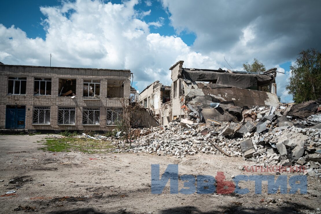 ФОТО Харків війна: Розбір завалів у школі в рамках проєкту "Будуємо Україну разом"