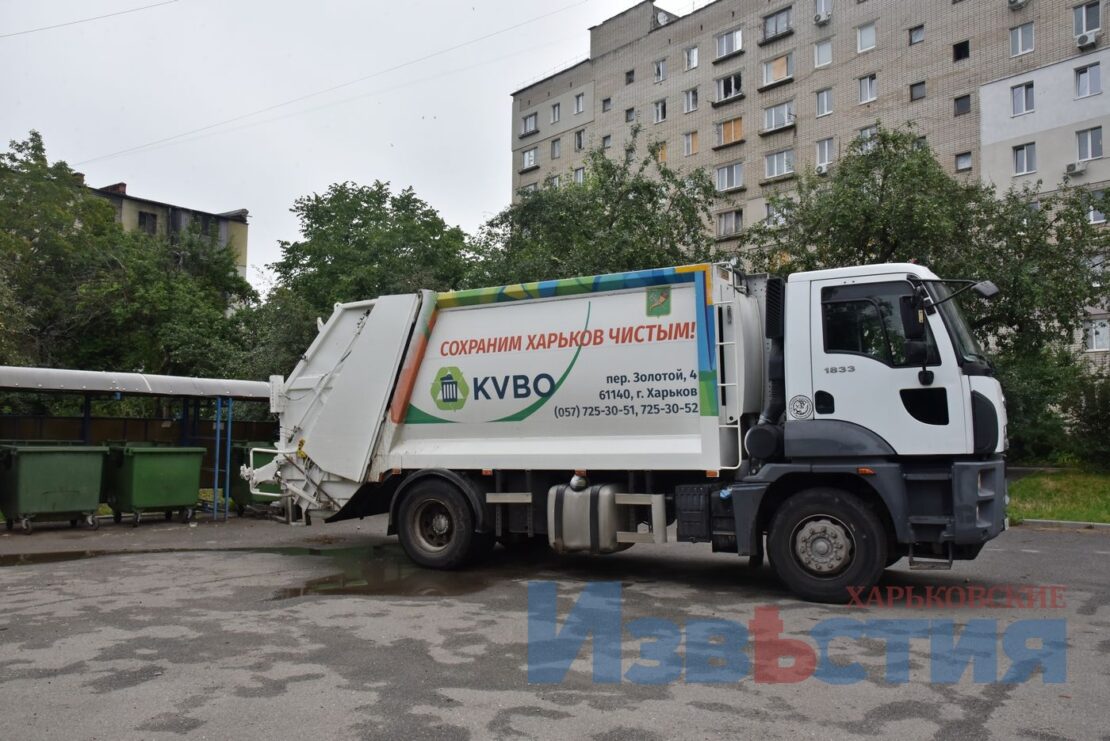ФОТО Харків війна: Комунальники вивозять сміття з П'ятихаток 