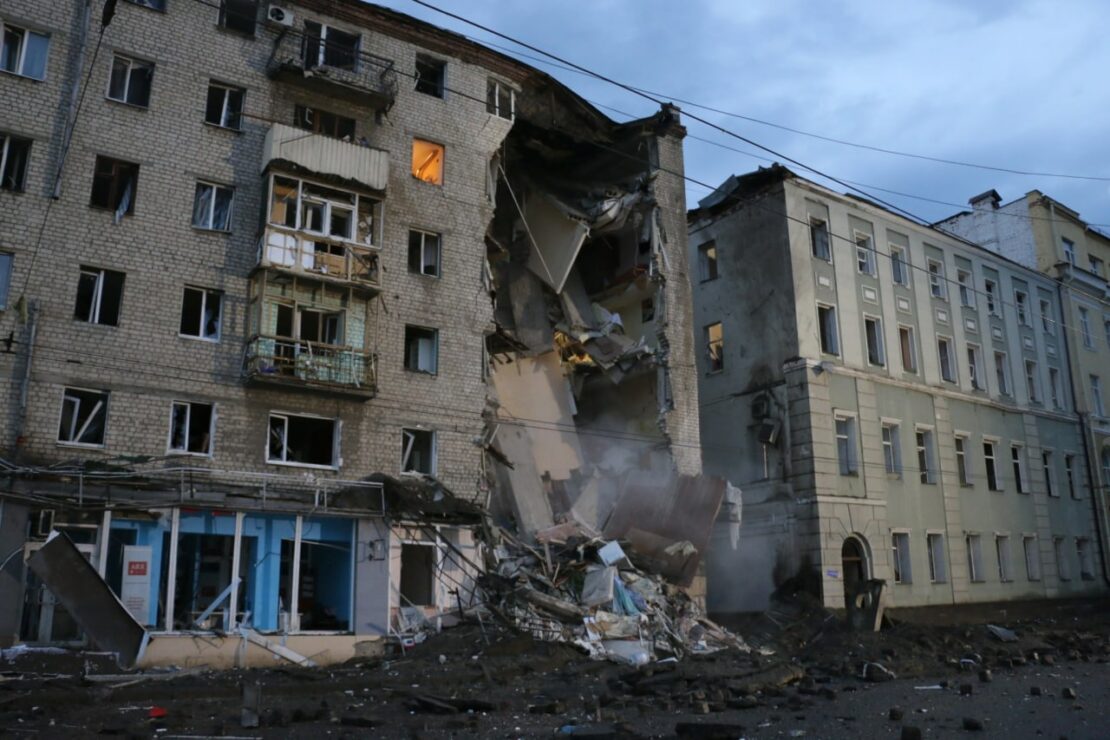 Харків 11 липня: наслідки нічного прильоту ракети до житлового будинку (відео)