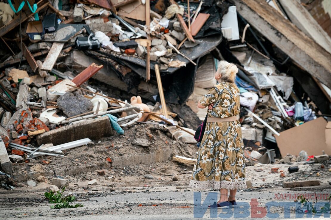 Фото Харків війна: Комунальники усувають наслідки ракетних ударів