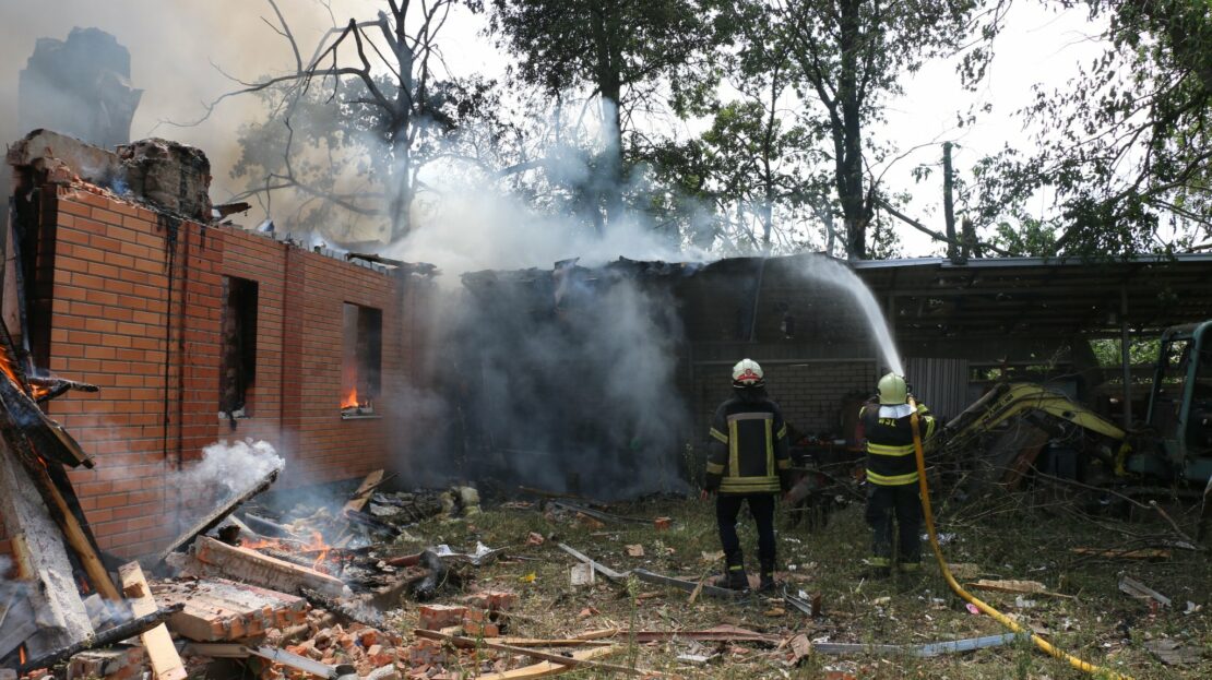 Війна Харківщина: Циркуни дві доби під масованим обстрілом - пожежі