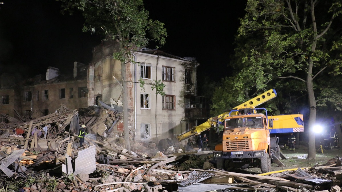 Рятувальна операція у гуртожитку в Салтівському районі Харкова - 12 загиблих