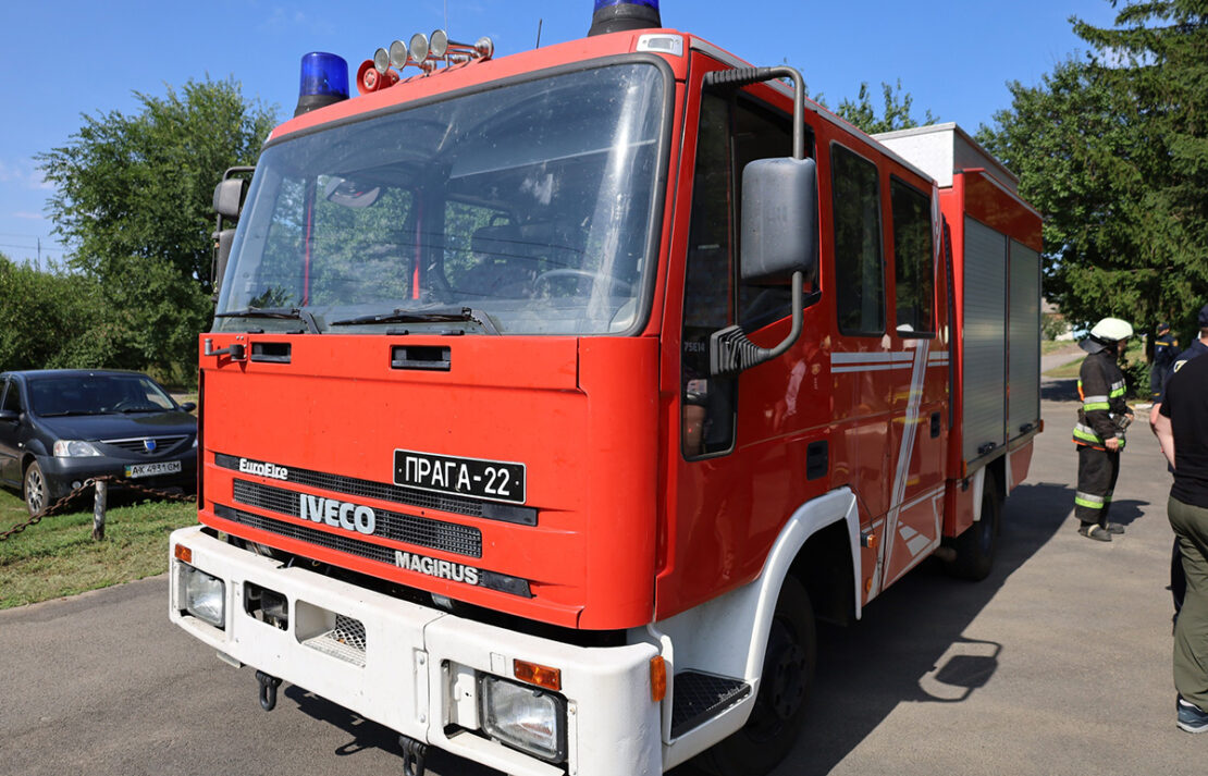 Новини Харкова: Рятувальники отримали нову пожежну автоцистерну