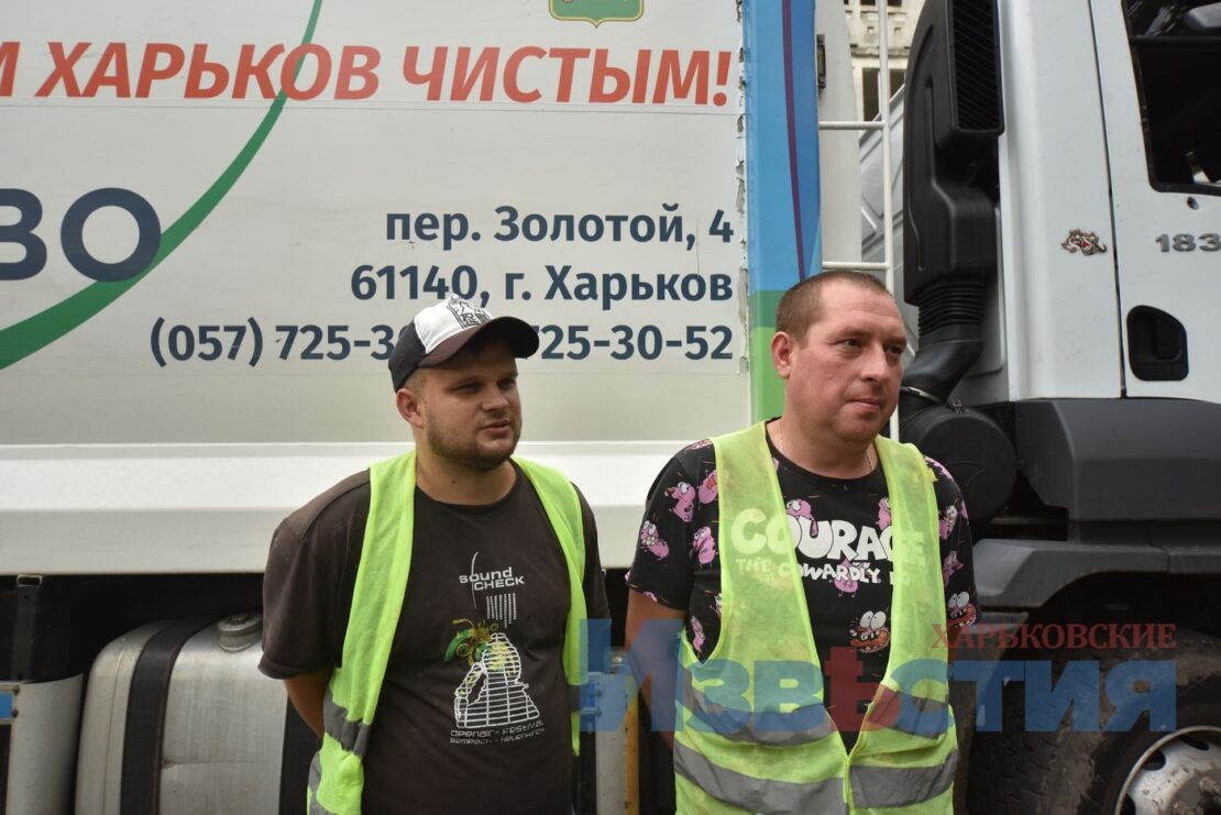 ФОТО Харків війна: Комунальники вивозять сміття з Північної Салтівки