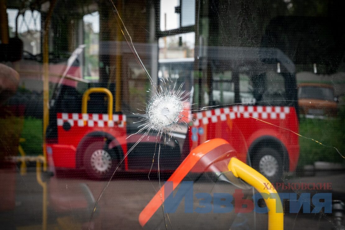 ФОТО Харків війна: Розстріляні автобуси Карсан ремонтують у майстернях