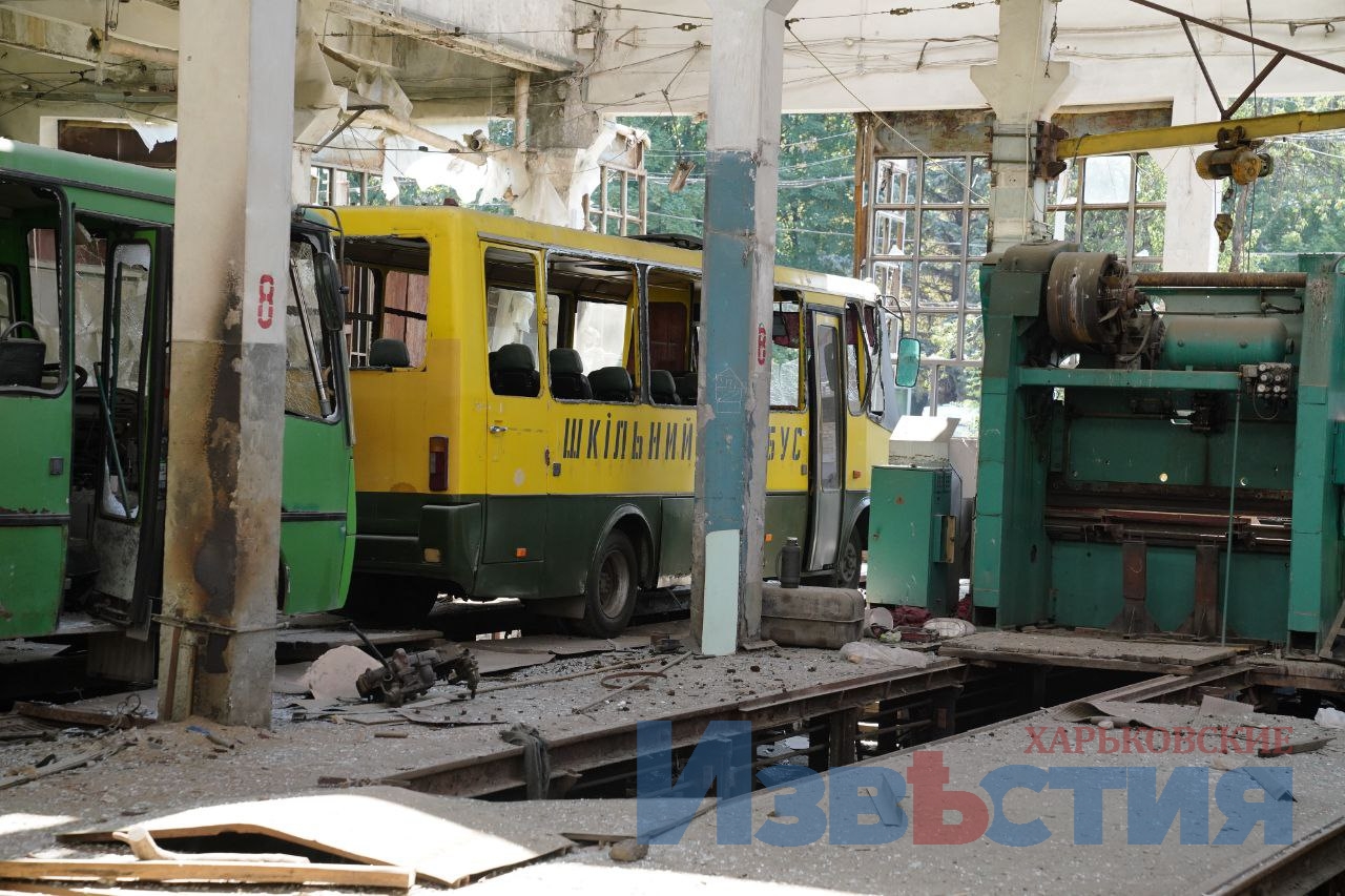 ФОТО Харків війна: Ракетний удар по трамвайному депо у Слобідському районі