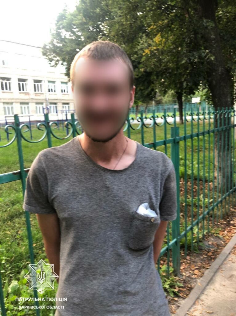 Наркотики Харків: Поліцейські завадили торгівлі наркотиками на вулиці