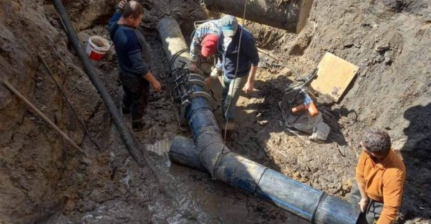 Новини Харкова: комунальники відновлюють водопостачання у Київському районі